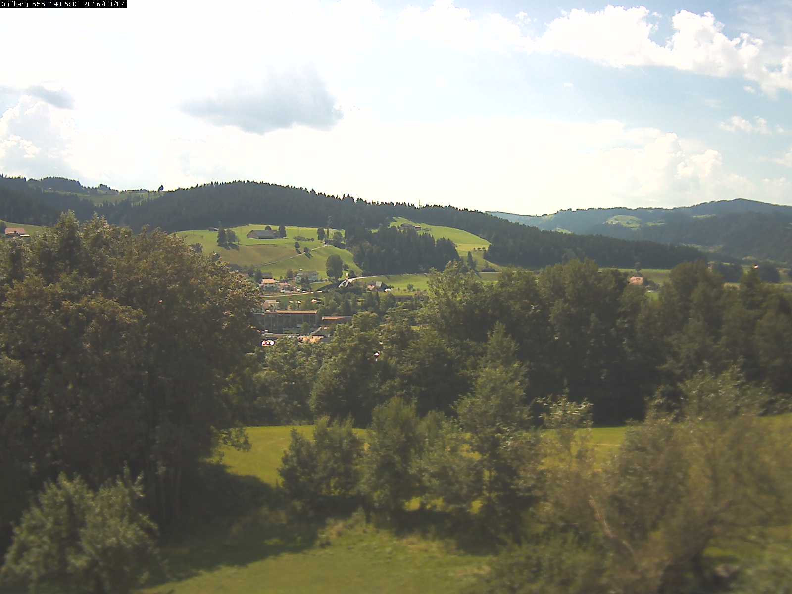 Webcam-Bild: Aussicht vom Dorfberg in Langnau 20160817-140601