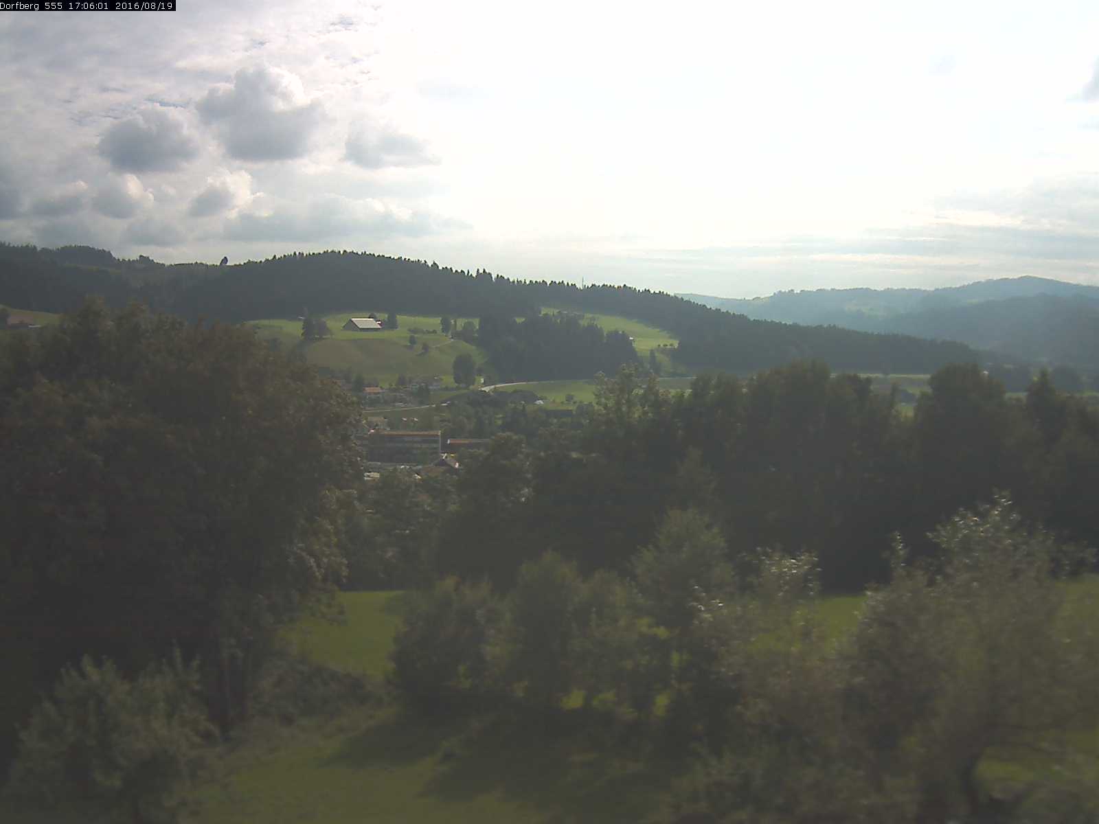 Webcam-Bild: Aussicht vom Dorfberg in Langnau 20160819-170601