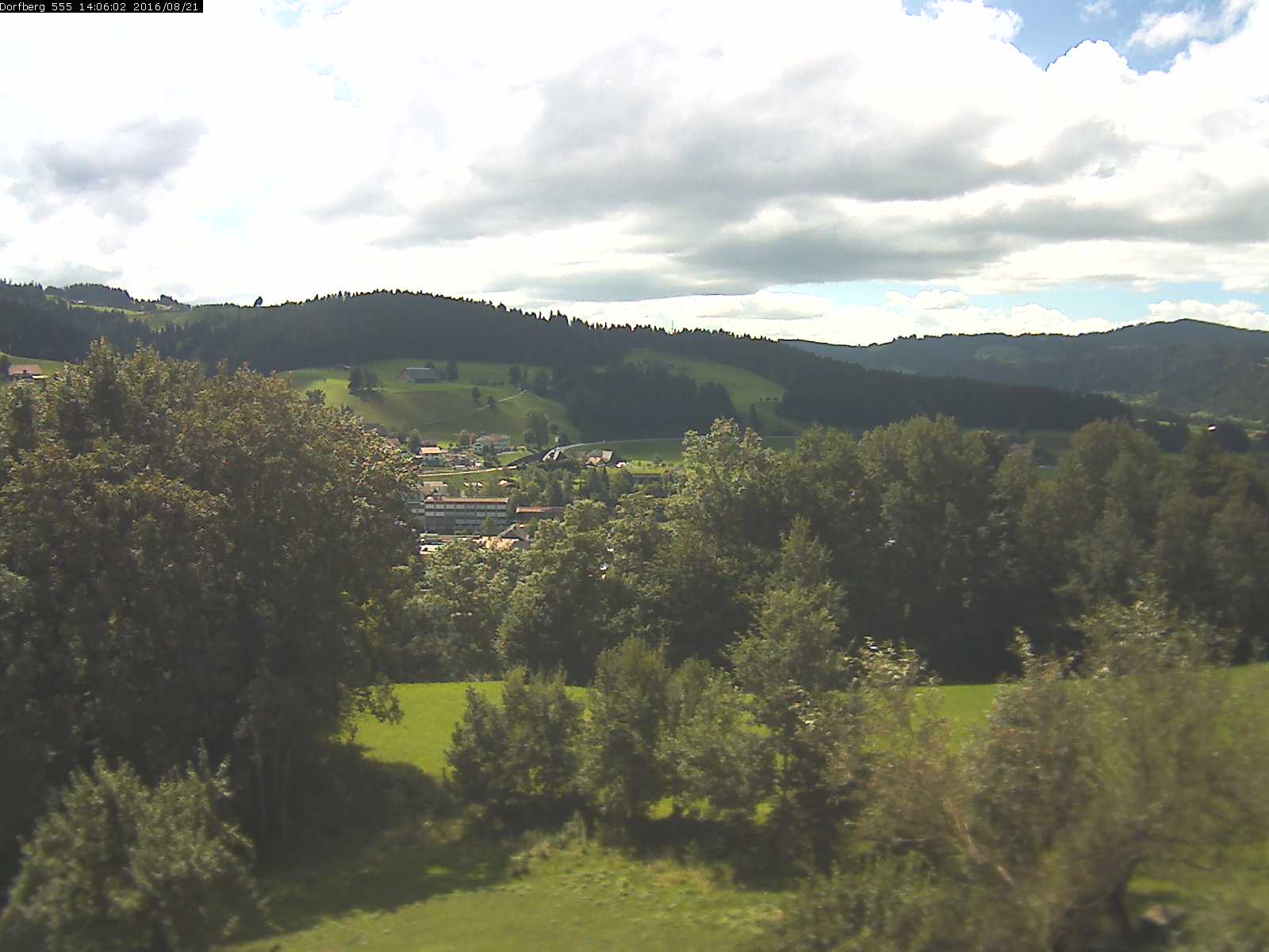 Webcam-Bild: Aussicht vom Dorfberg in Langnau 20160821-140601
