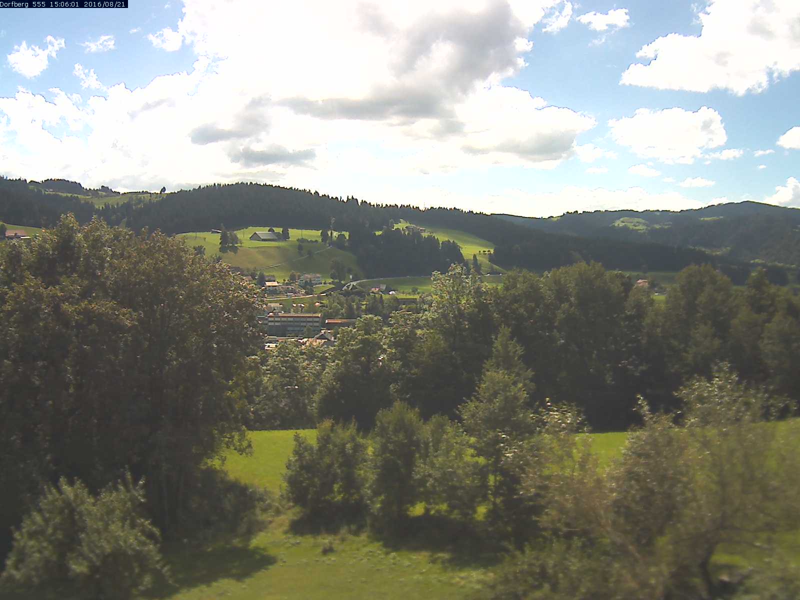 Webcam-Bild: Aussicht vom Dorfberg in Langnau 20160821-150601
