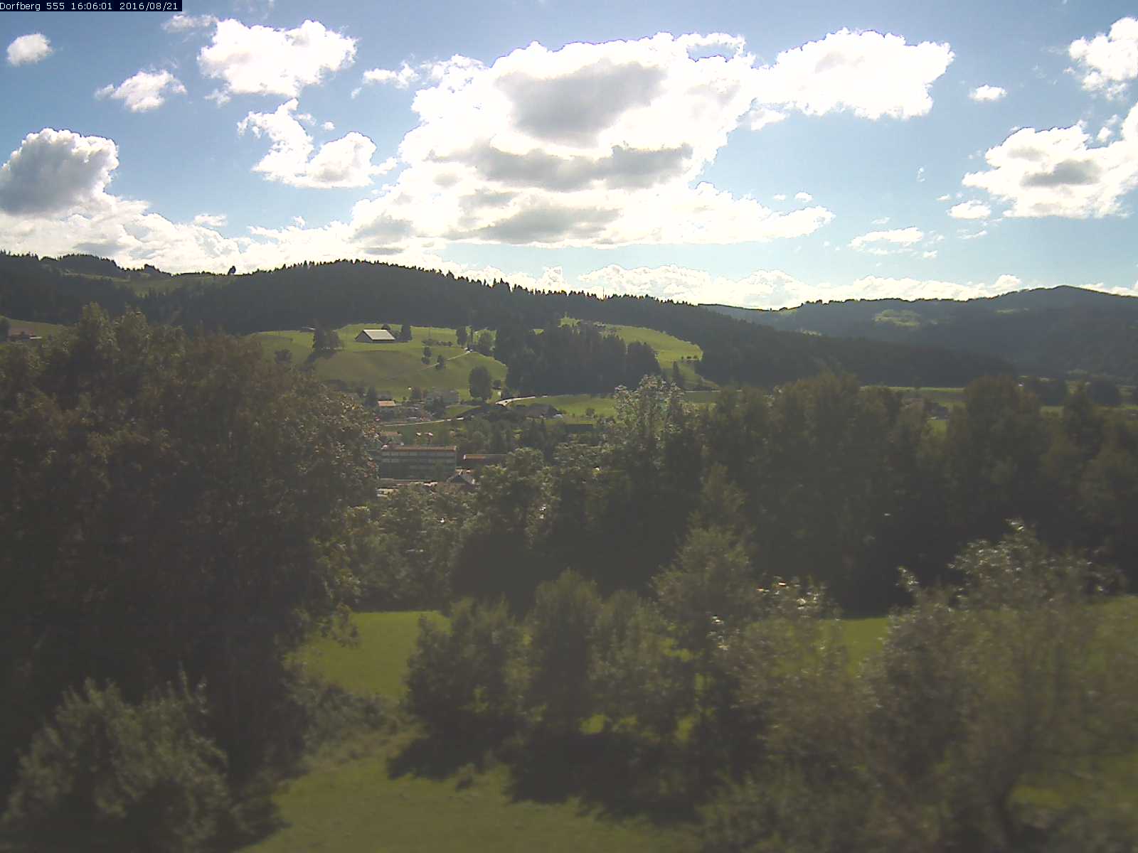 Webcam-Bild: Aussicht vom Dorfberg in Langnau 20160821-160601