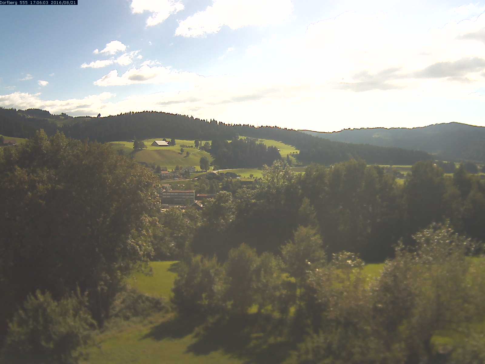 Webcam-Bild: Aussicht vom Dorfberg in Langnau 20160821-170601