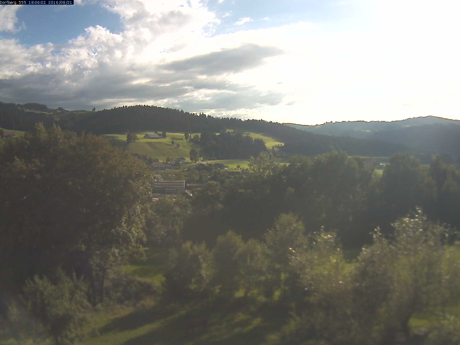 Webcam-Bild: Aussicht vom Dorfberg in Langnau 20160821-180601