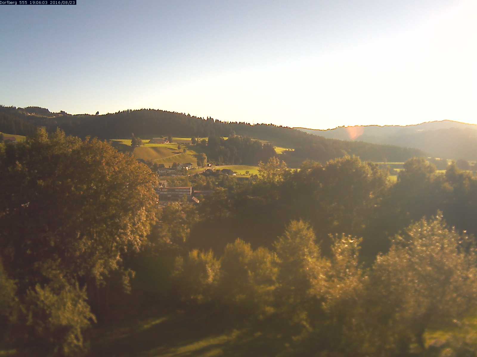 Webcam-Bild: Aussicht vom Dorfberg in Langnau 20160823-190601