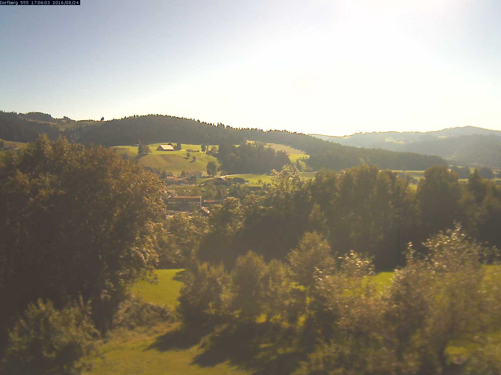 Webcam-Bild: Aussicht vom Dorfberg in Langnau 20160824-170601
