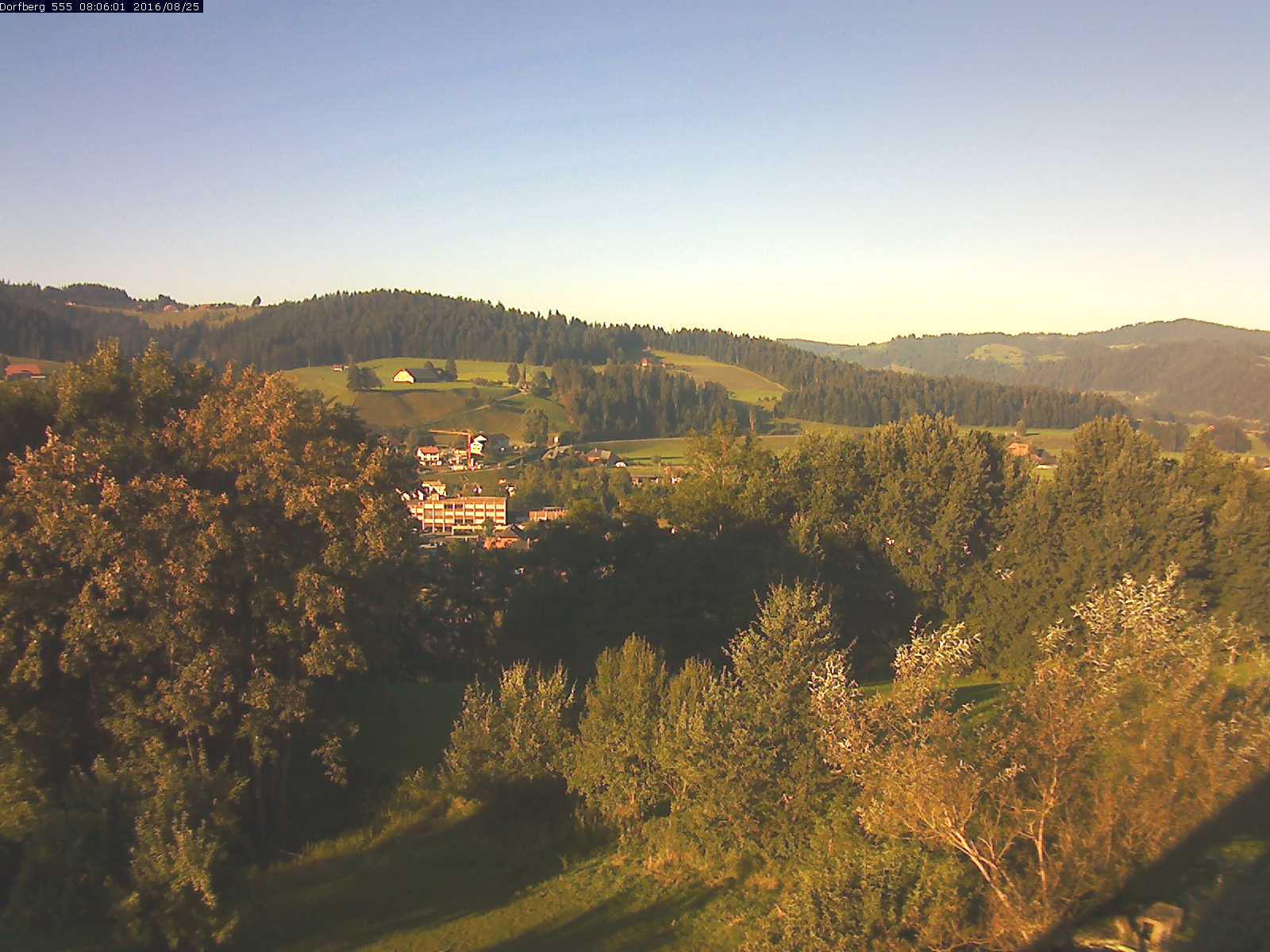 Webcam-Bild: Aussicht vom Dorfberg in Langnau 20160825-080601