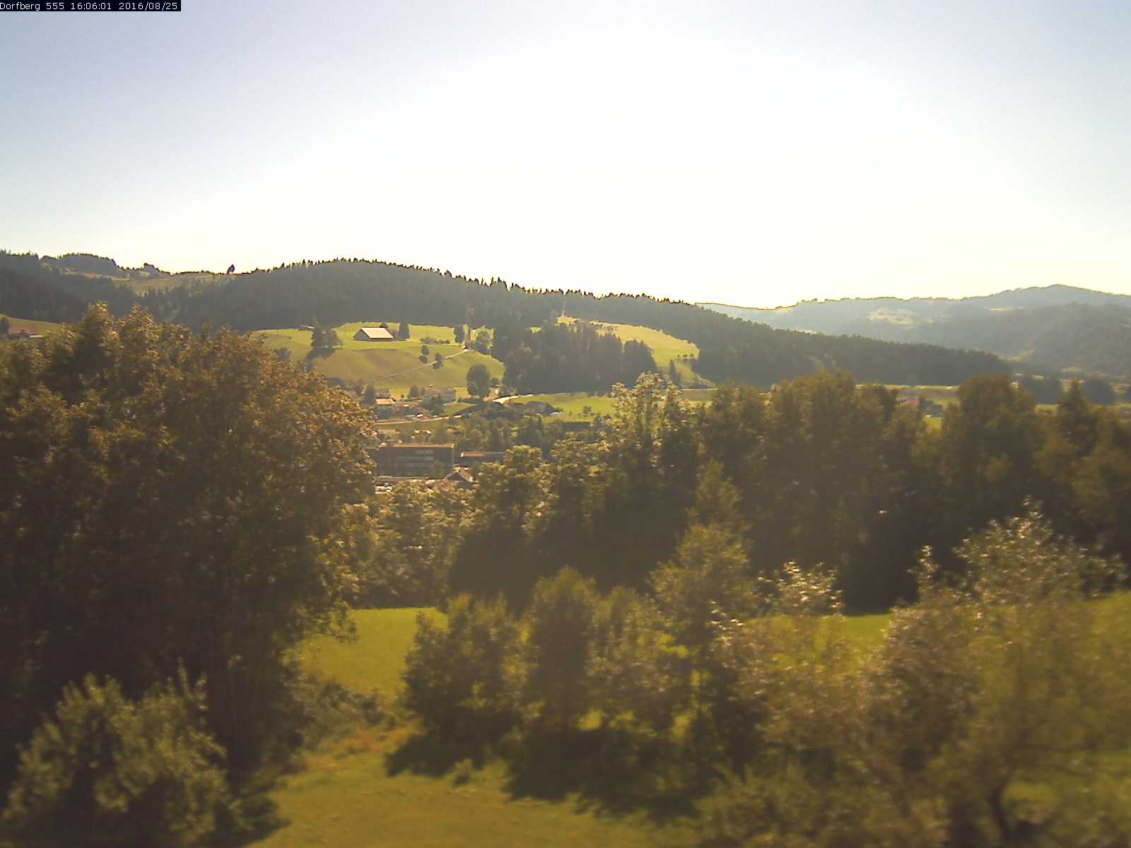 Webcam-Bild: Aussicht vom Dorfberg in Langnau 20160825-160601