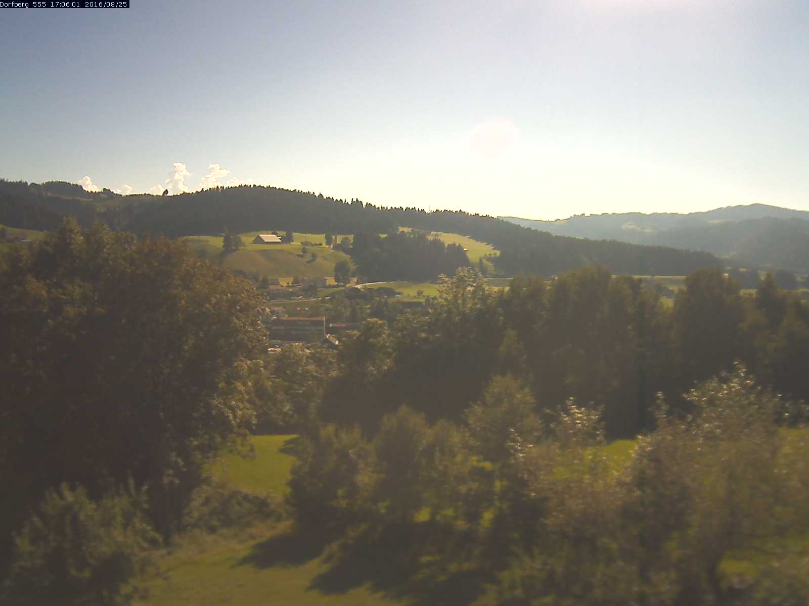 Webcam-Bild: Aussicht vom Dorfberg in Langnau 20160825-170601