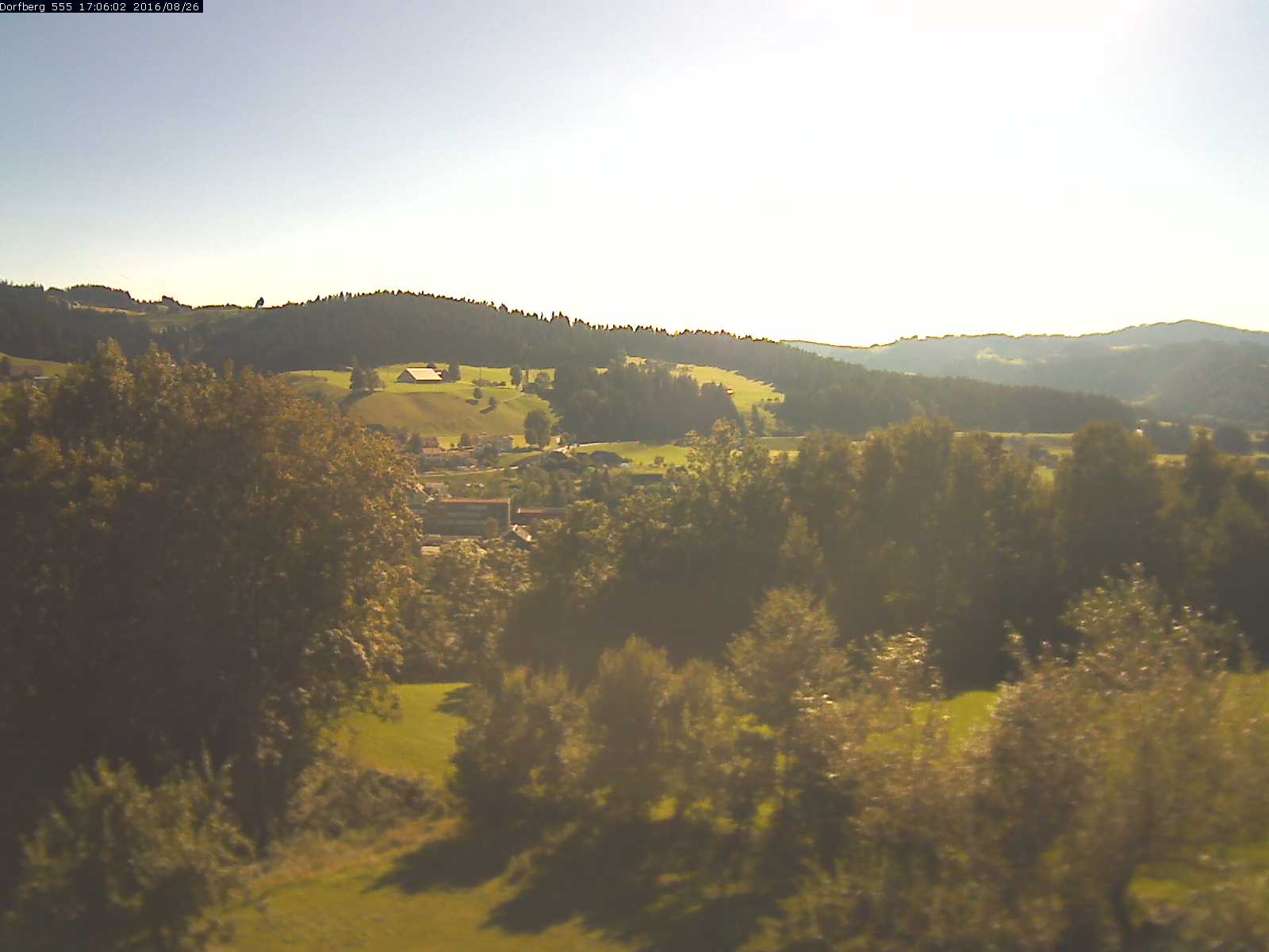 Webcam-Bild: Aussicht vom Dorfberg in Langnau 20160826-170601