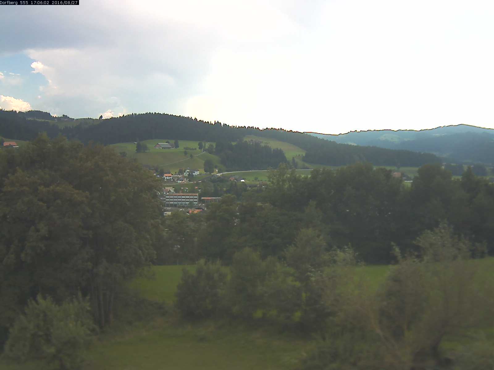 Webcam-Bild: Aussicht vom Dorfberg in Langnau 20160827-170601