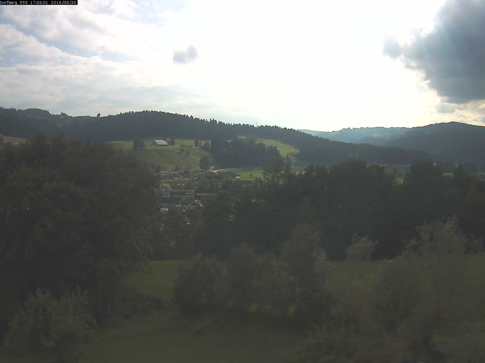 Webcam-Bild: Aussicht vom Dorfberg in Langnau 20160830-170601
