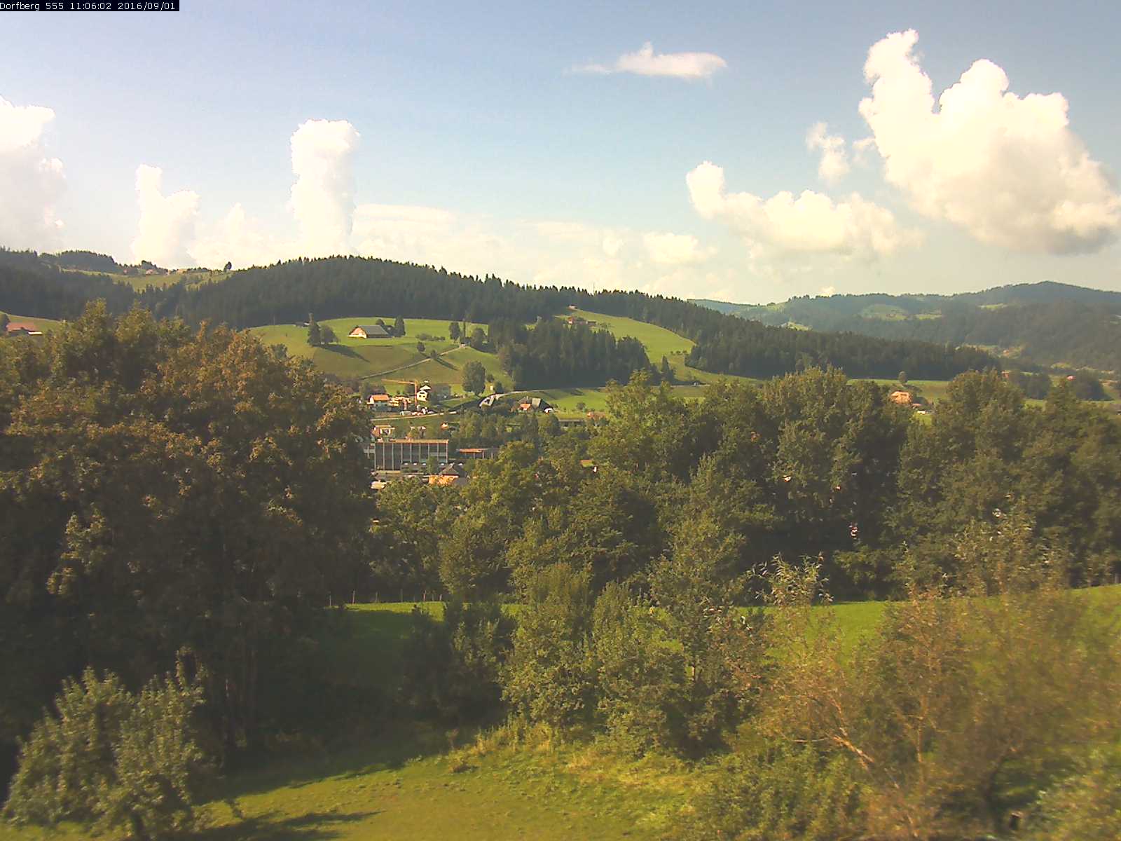 Webcam-Bild: Aussicht vom Dorfberg in Langnau 20160901-110602