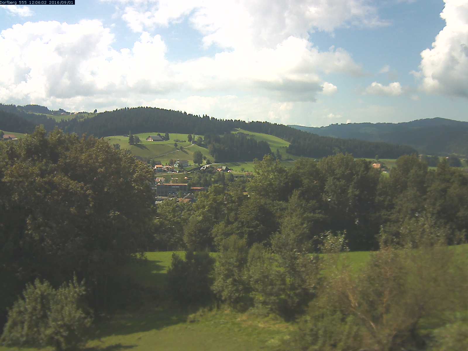 Webcam-Bild: Aussicht vom Dorfberg in Langnau 20160901-120601