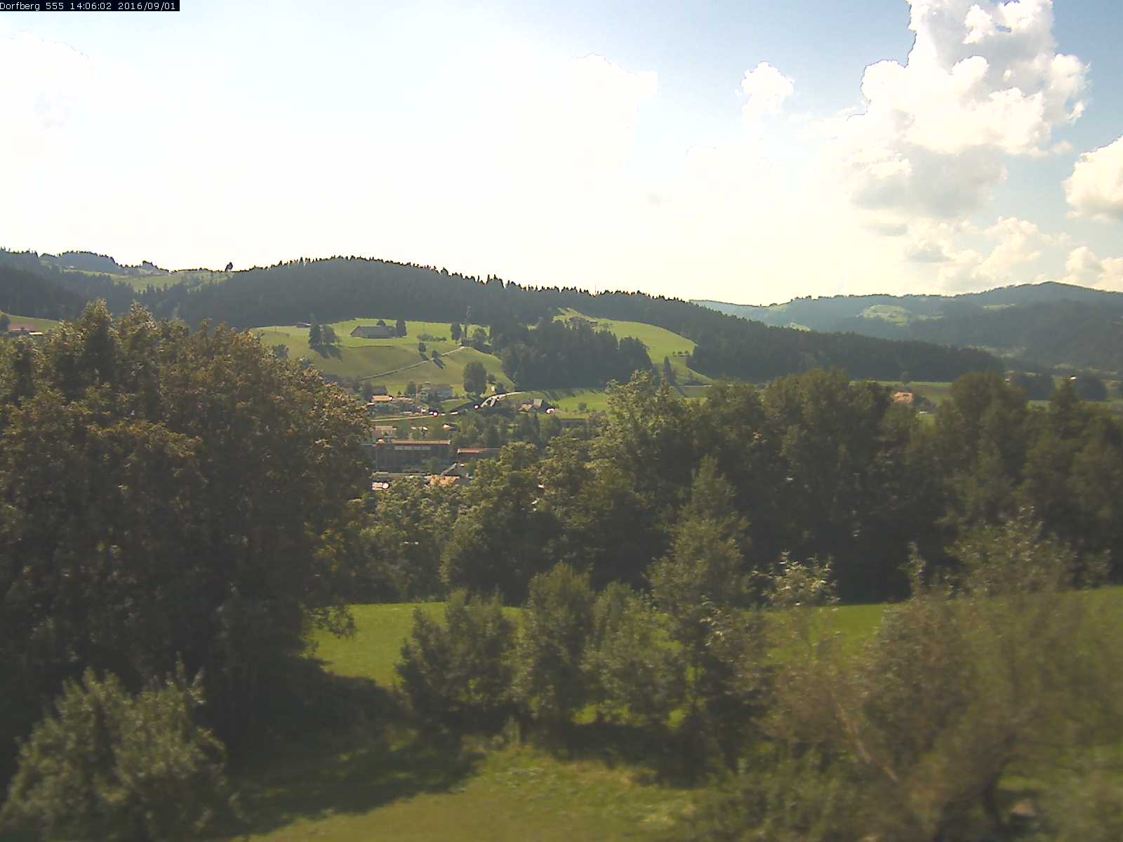 Webcam-Bild: Aussicht vom Dorfberg in Langnau 20160901-140601