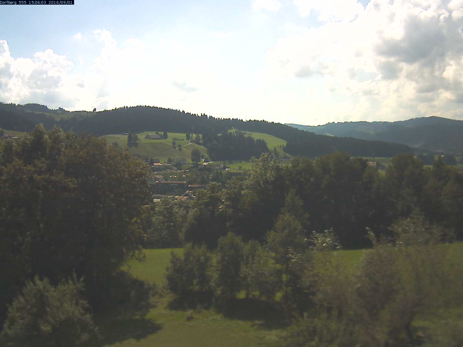Webcam-Bild: Aussicht vom Dorfberg in Langnau 20160901-150601