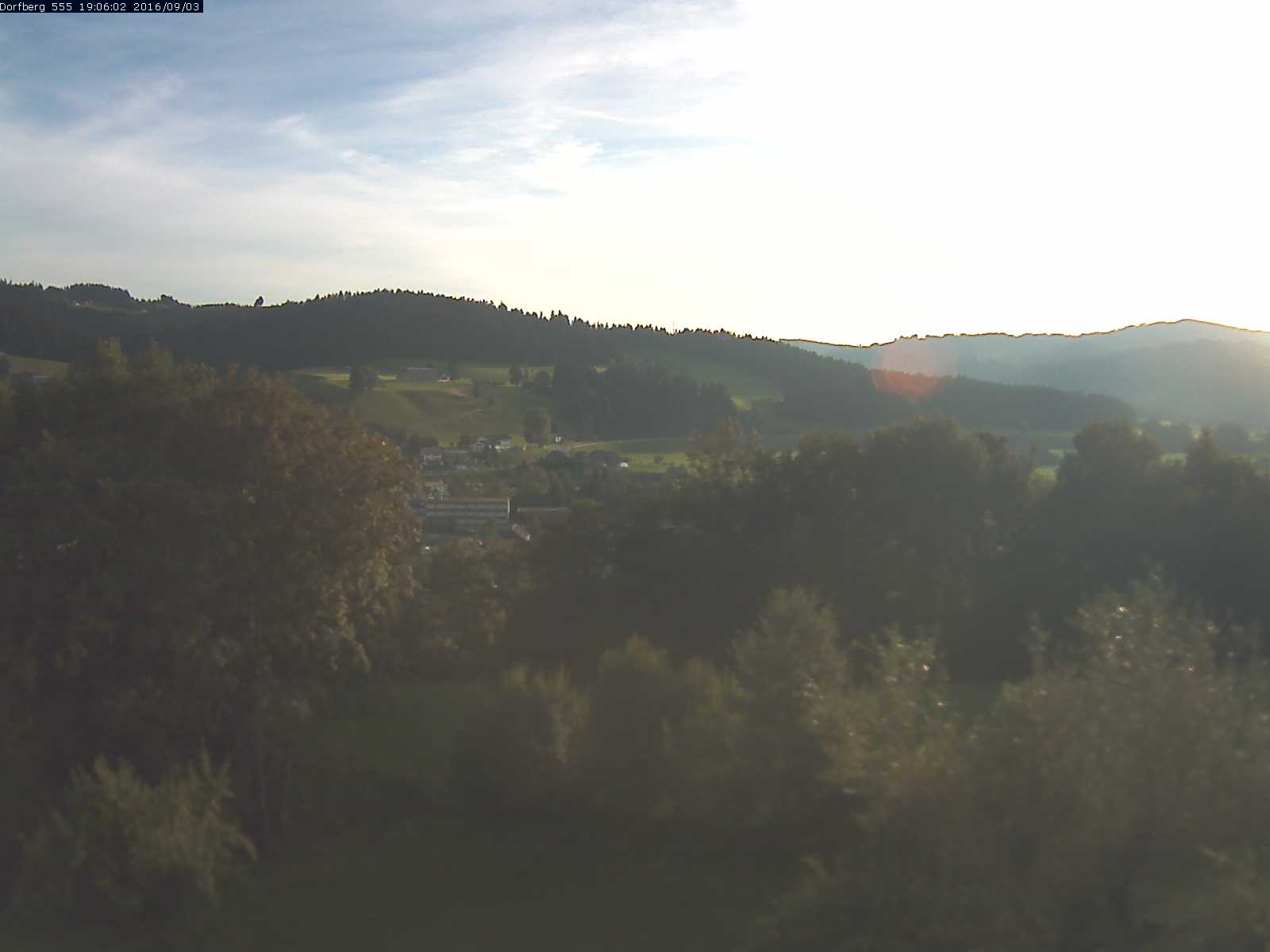 Webcam-Bild: Aussicht vom Dorfberg in Langnau 20160903-190601