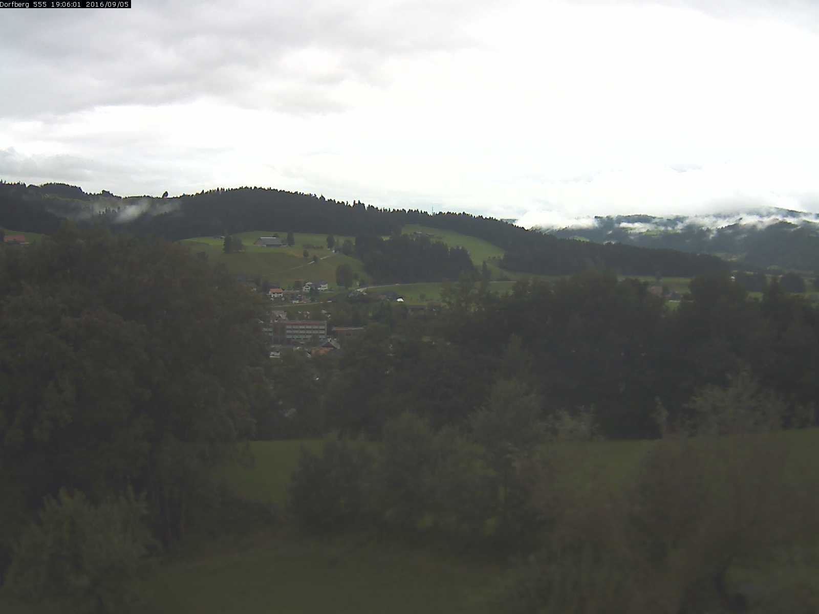 Webcam-Bild: Aussicht vom Dorfberg in Langnau 20160905-190601