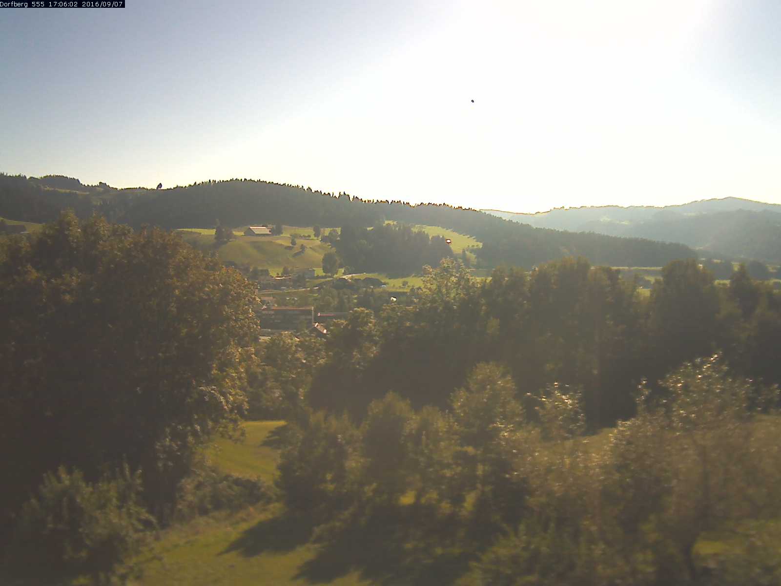 Webcam-Bild: Aussicht vom Dorfberg in Langnau 20160907-170601