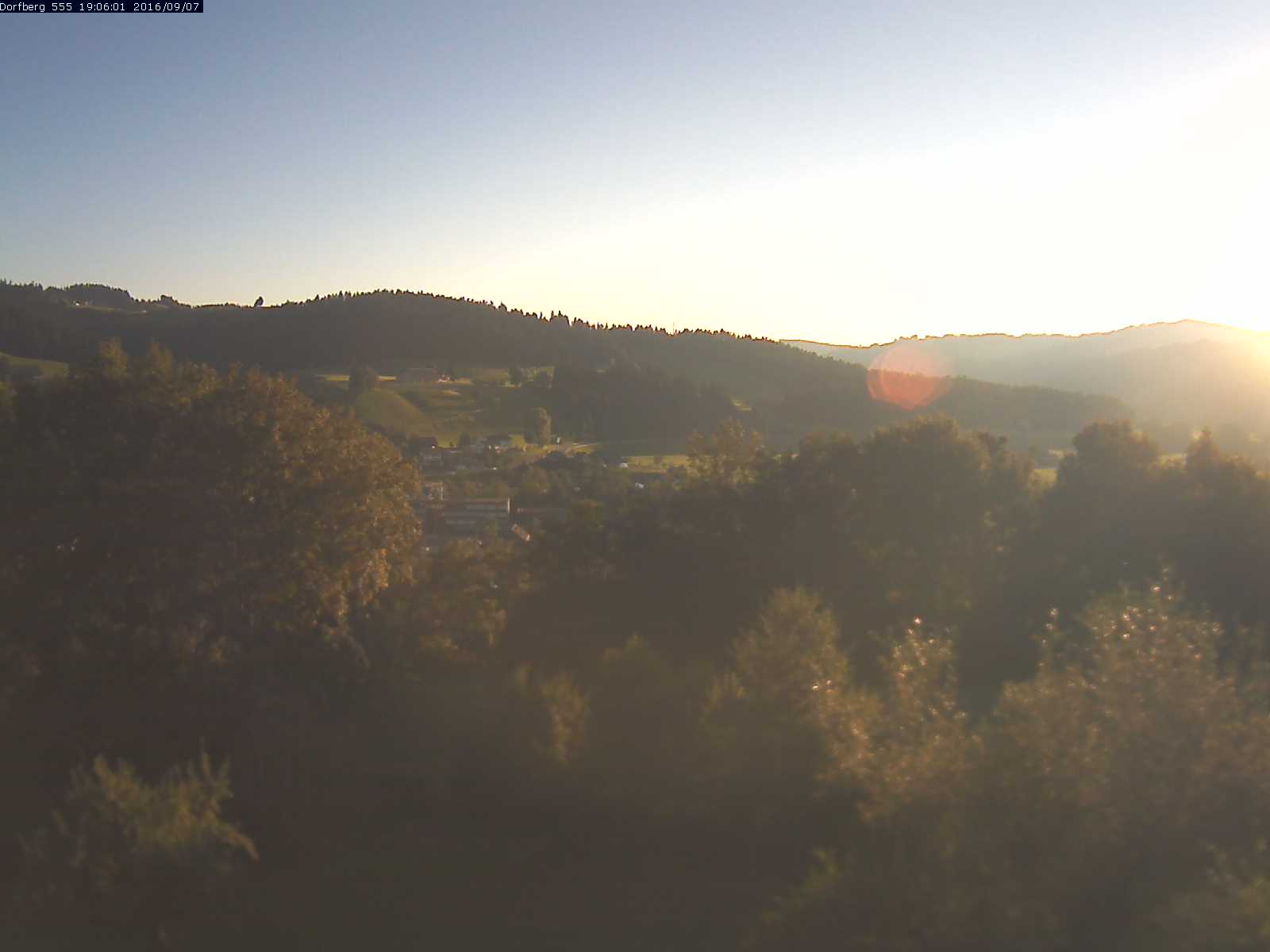 Webcam-Bild: Aussicht vom Dorfberg in Langnau 20160907-190601