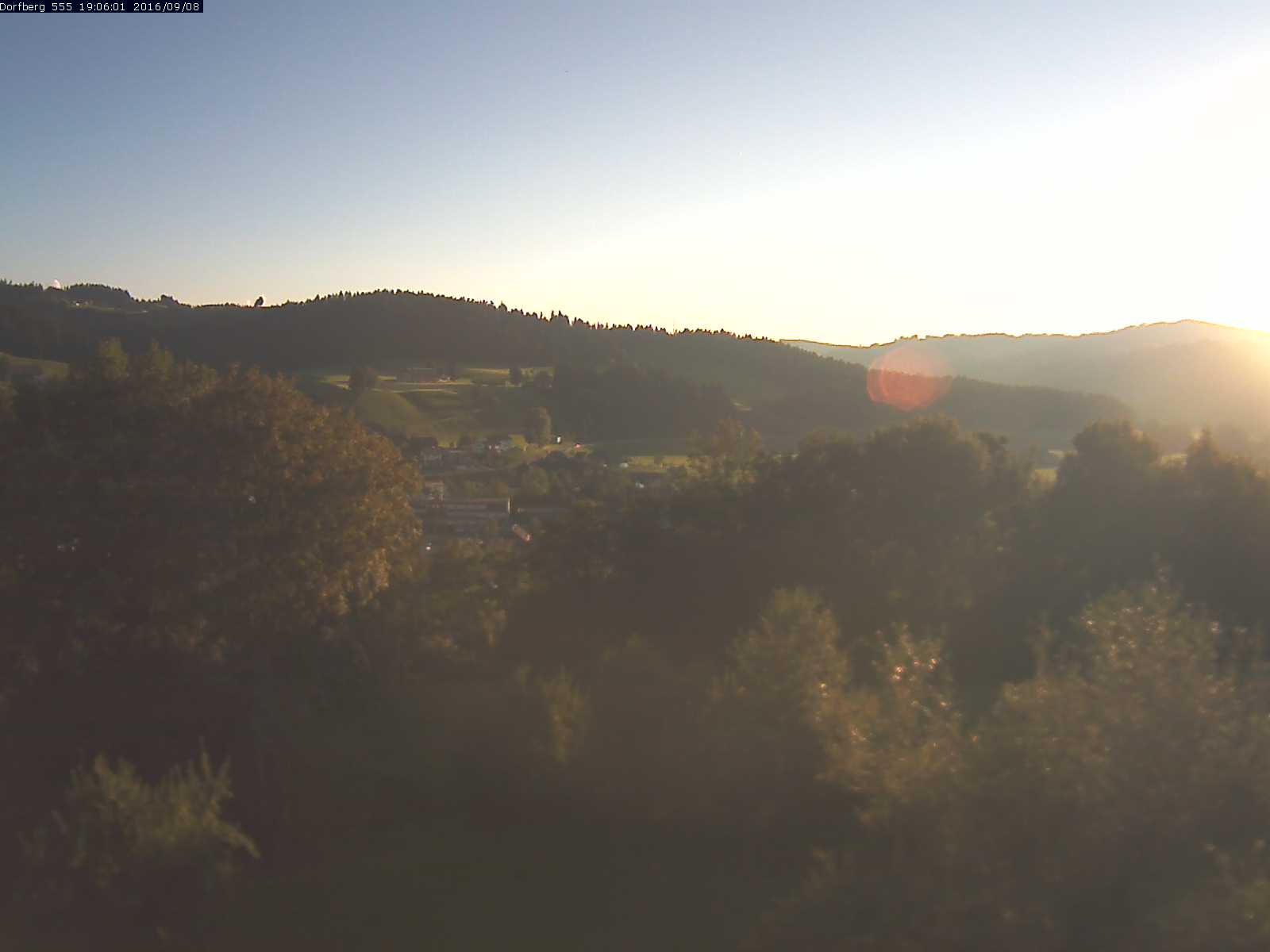 Webcam-Bild: Aussicht vom Dorfberg in Langnau 20160908-190601