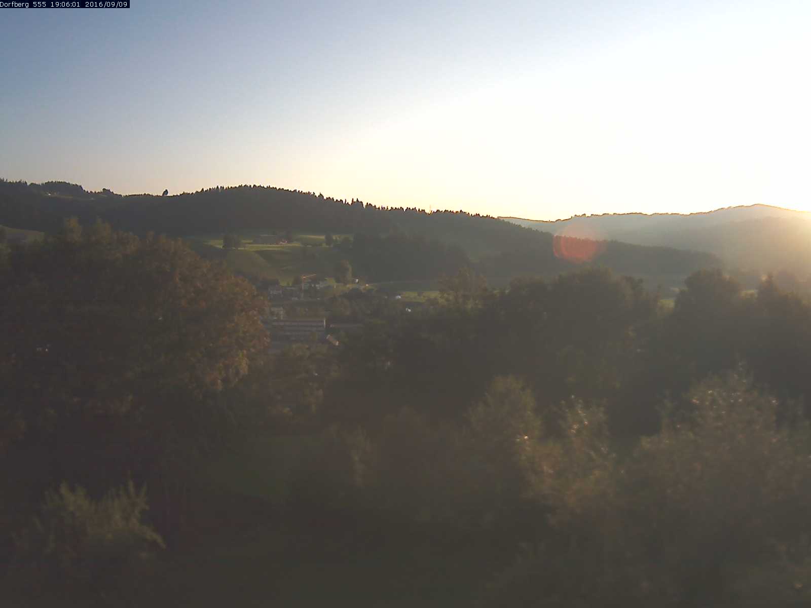 Webcam-Bild: Aussicht vom Dorfberg in Langnau 20160909-190601