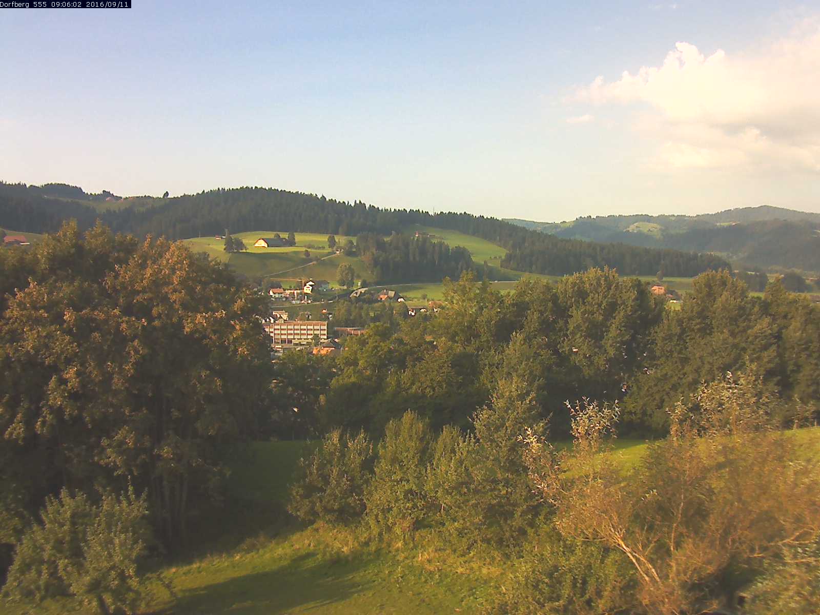 Webcam-Bild: Aussicht vom Dorfberg in Langnau 20160911-090601