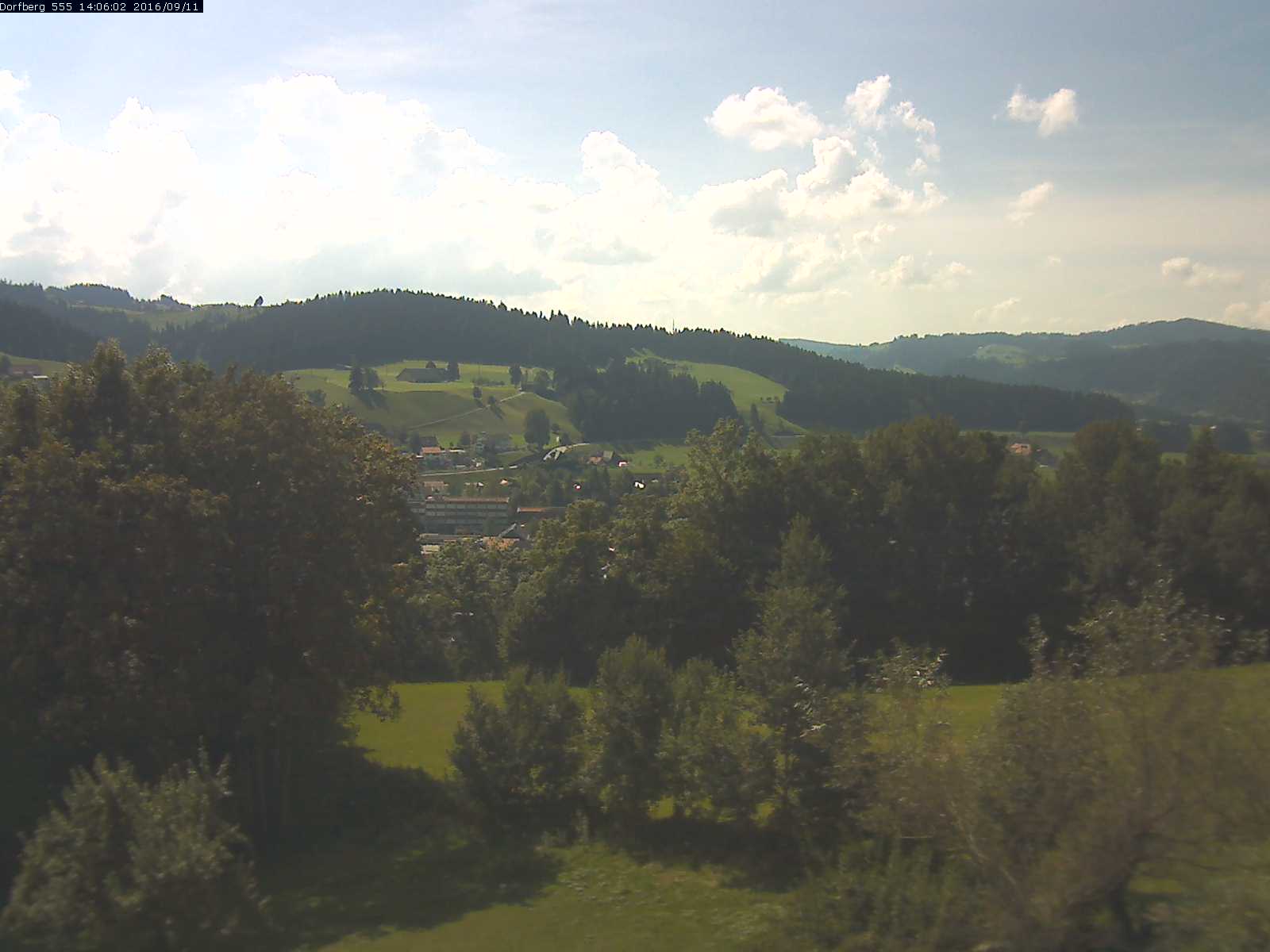 Webcam-Bild: Aussicht vom Dorfberg in Langnau 20160911-140601