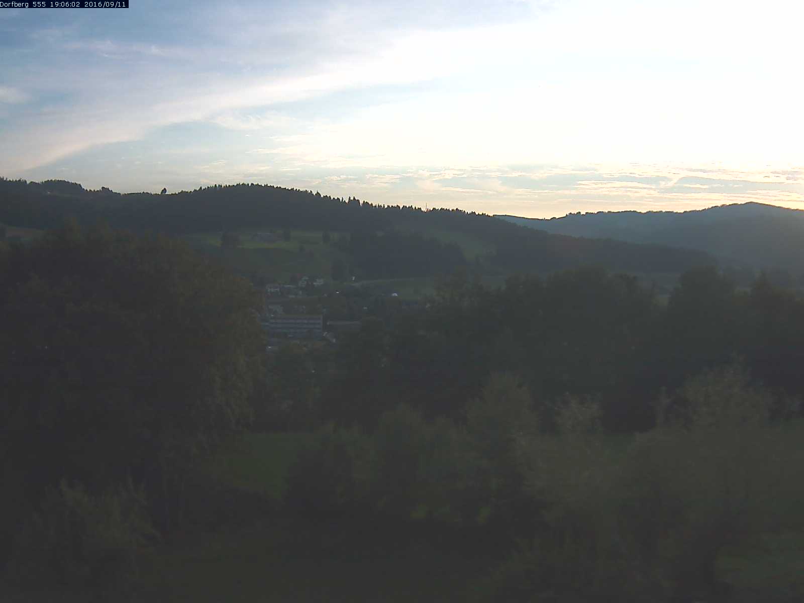 Webcam-Bild: Aussicht vom Dorfberg in Langnau 20160911-190601