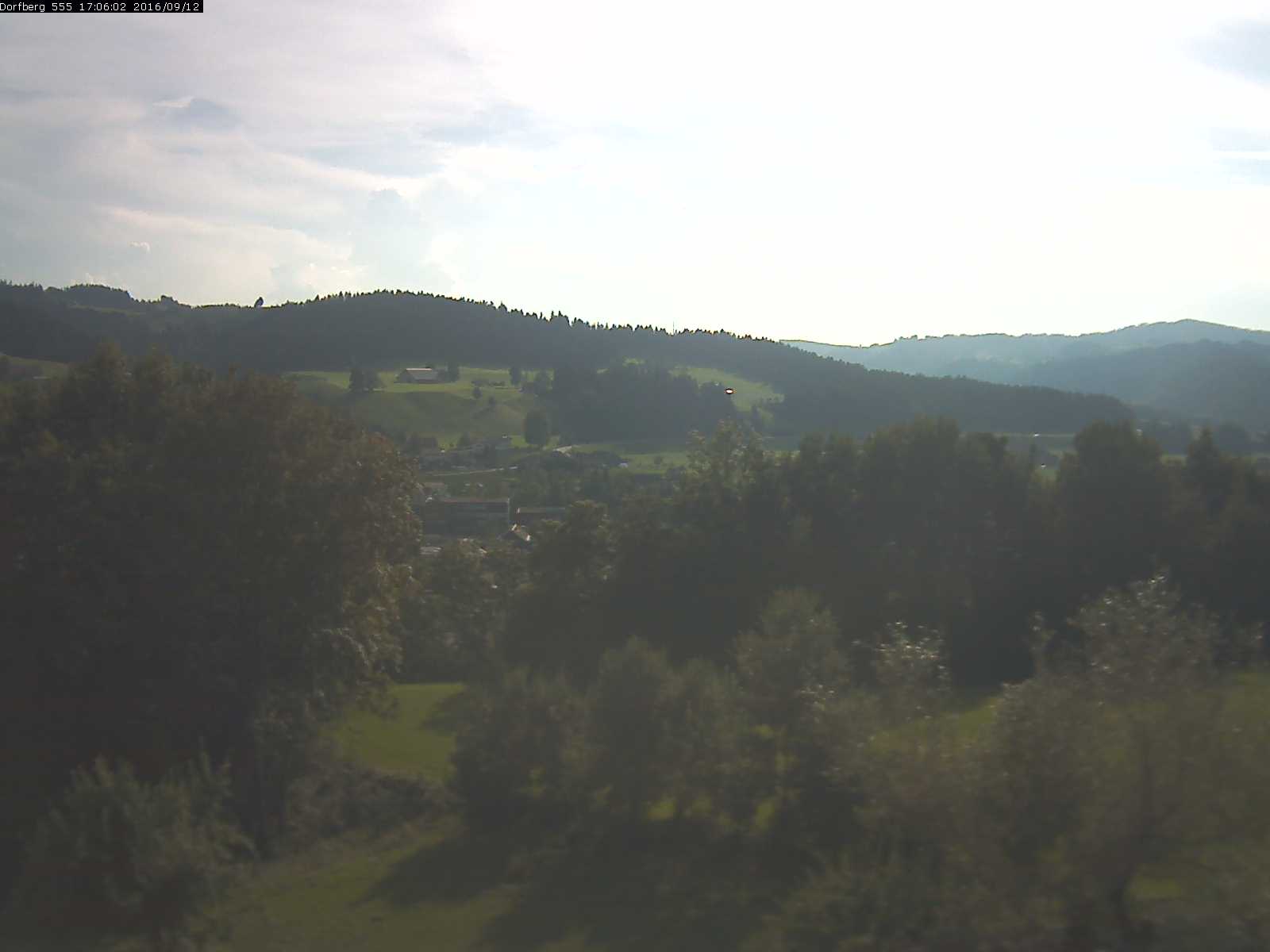 Webcam-Bild: Aussicht vom Dorfberg in Langnau 20160912-170601