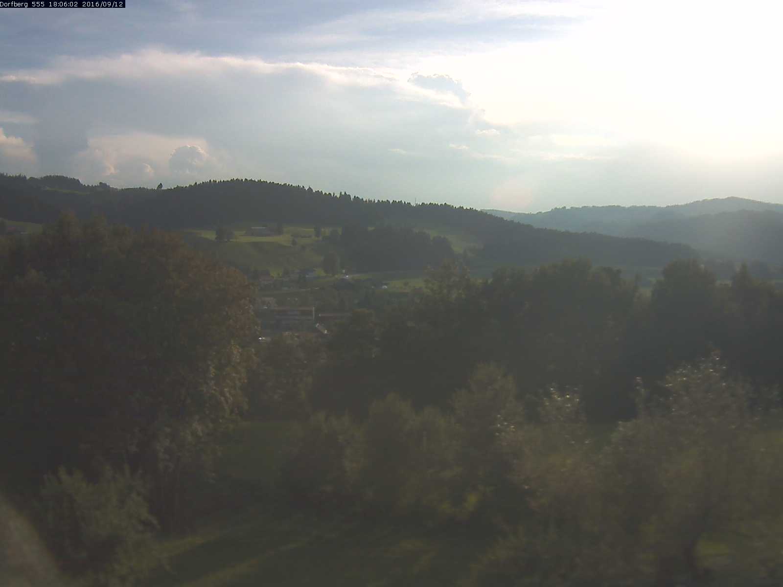 Webcam-Bild: Aussicht vom Dorfberg in Langnau 20160912-180601