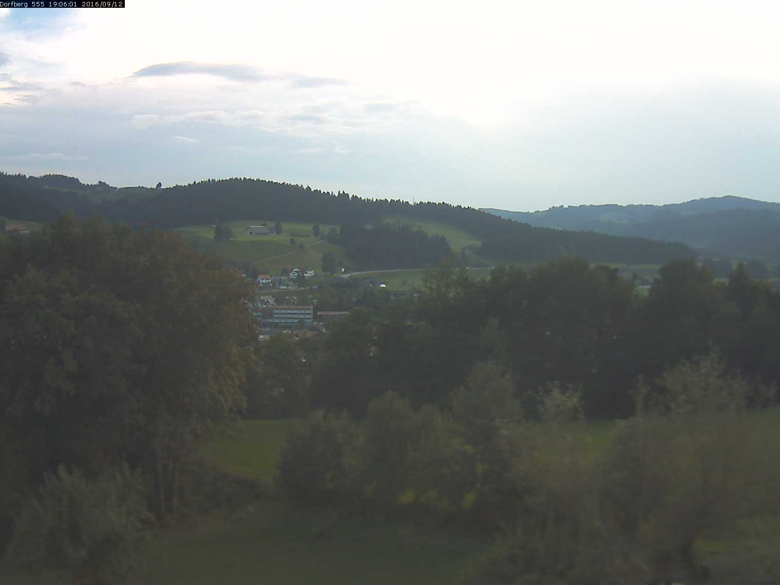 Webcam-Bild: Aussicht vom Dorfberg in Langnau 20160912-190601