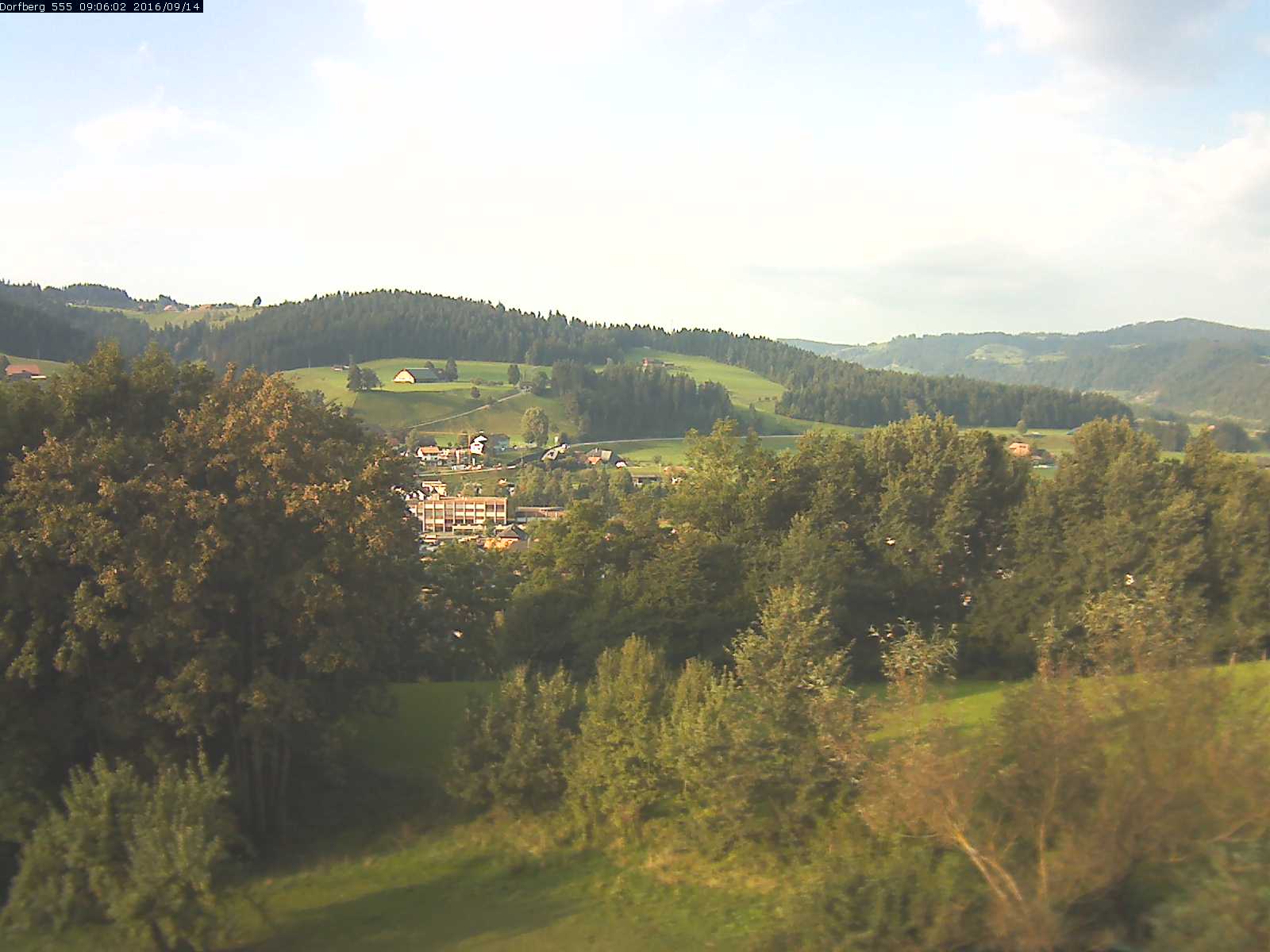 Webcam-Bild: Aussicht vom Dorfberg in Langnau 20160914-090601