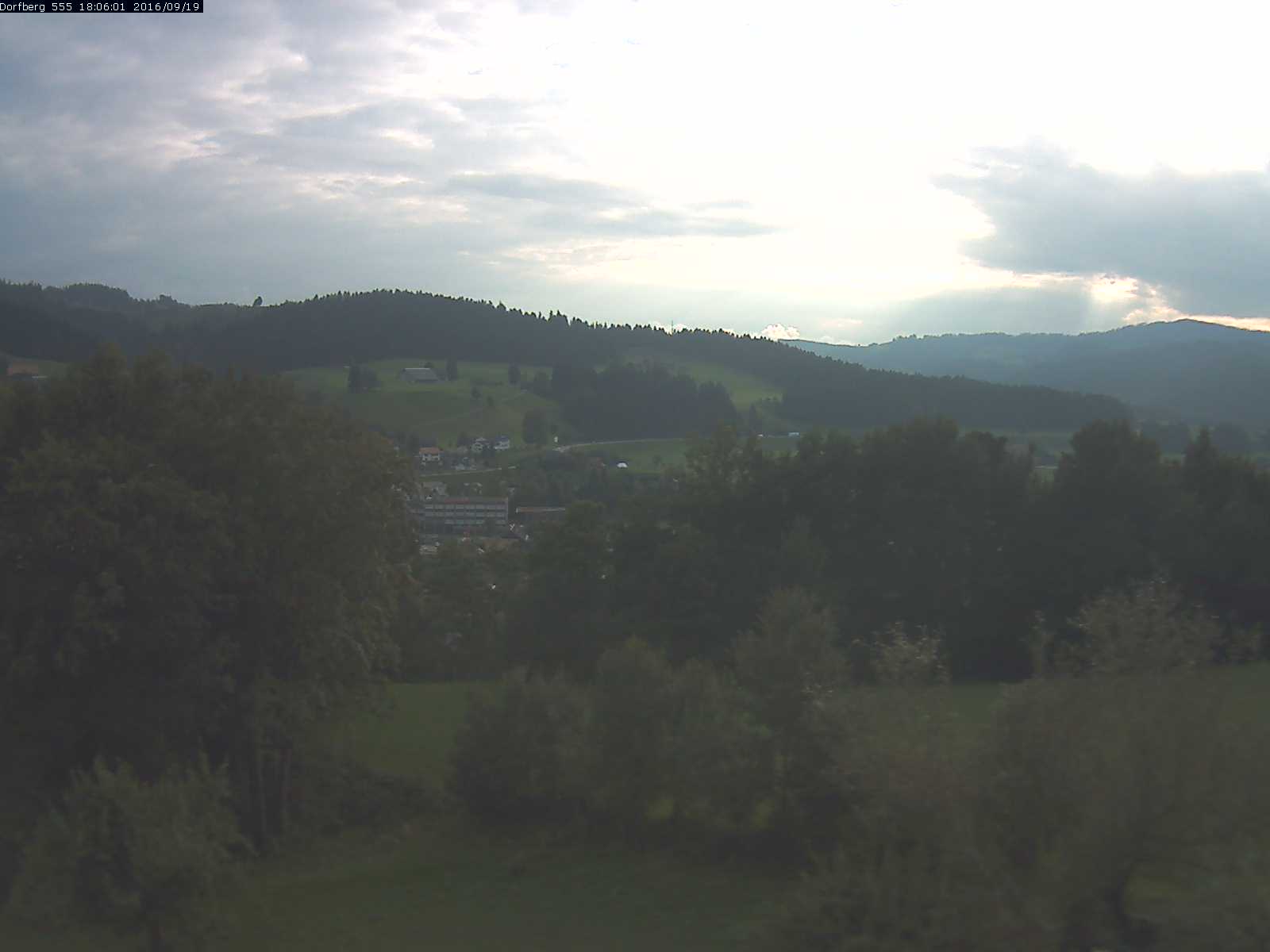 Webcam-Bild: Aussicht vom Dorfberg in Langnau 20160919-180601