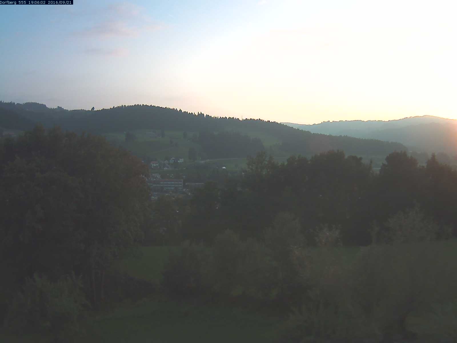 Webcam-Bild: Aussicht vom Dorfberg in Langnau 20160921-190601