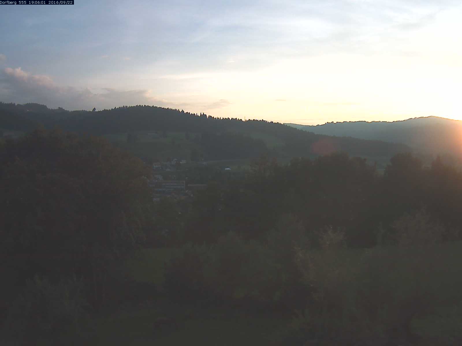 Webcam-Bild: Aussicht vom Dorfberg in Langnau 20160922-190601