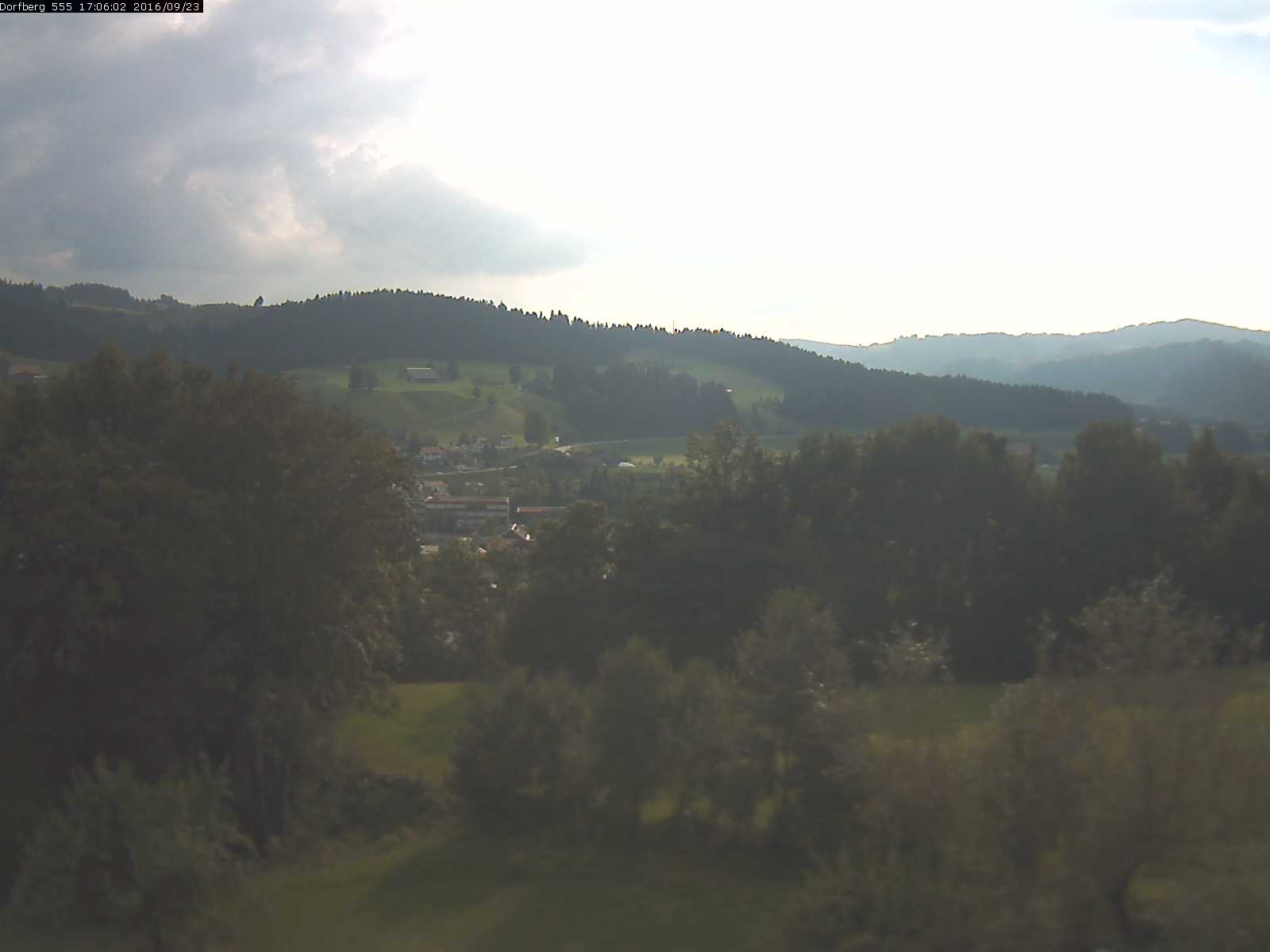 Webcam-Bild: Aussicht vom Dorfberg in Langnau 20160923-170601