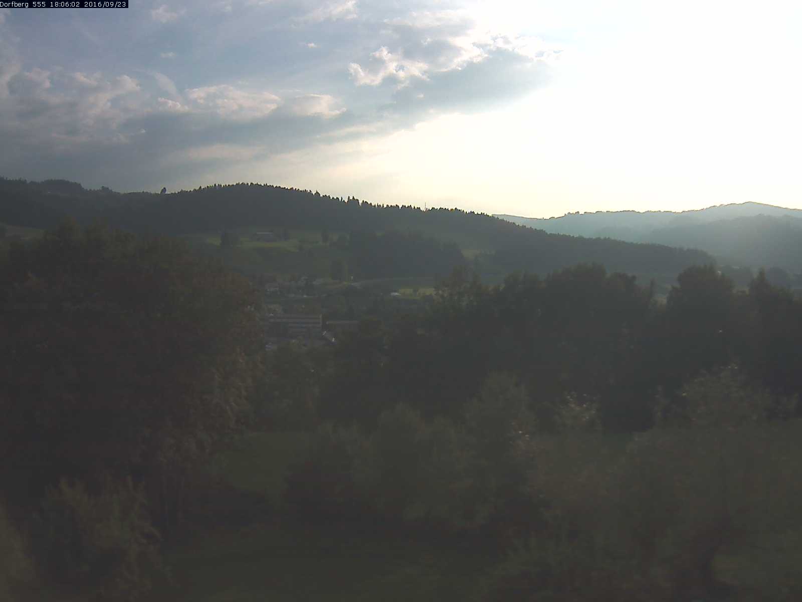 Webcam-Bild: Aussicht vom Dorfberg in Langnau 20160923-180601
