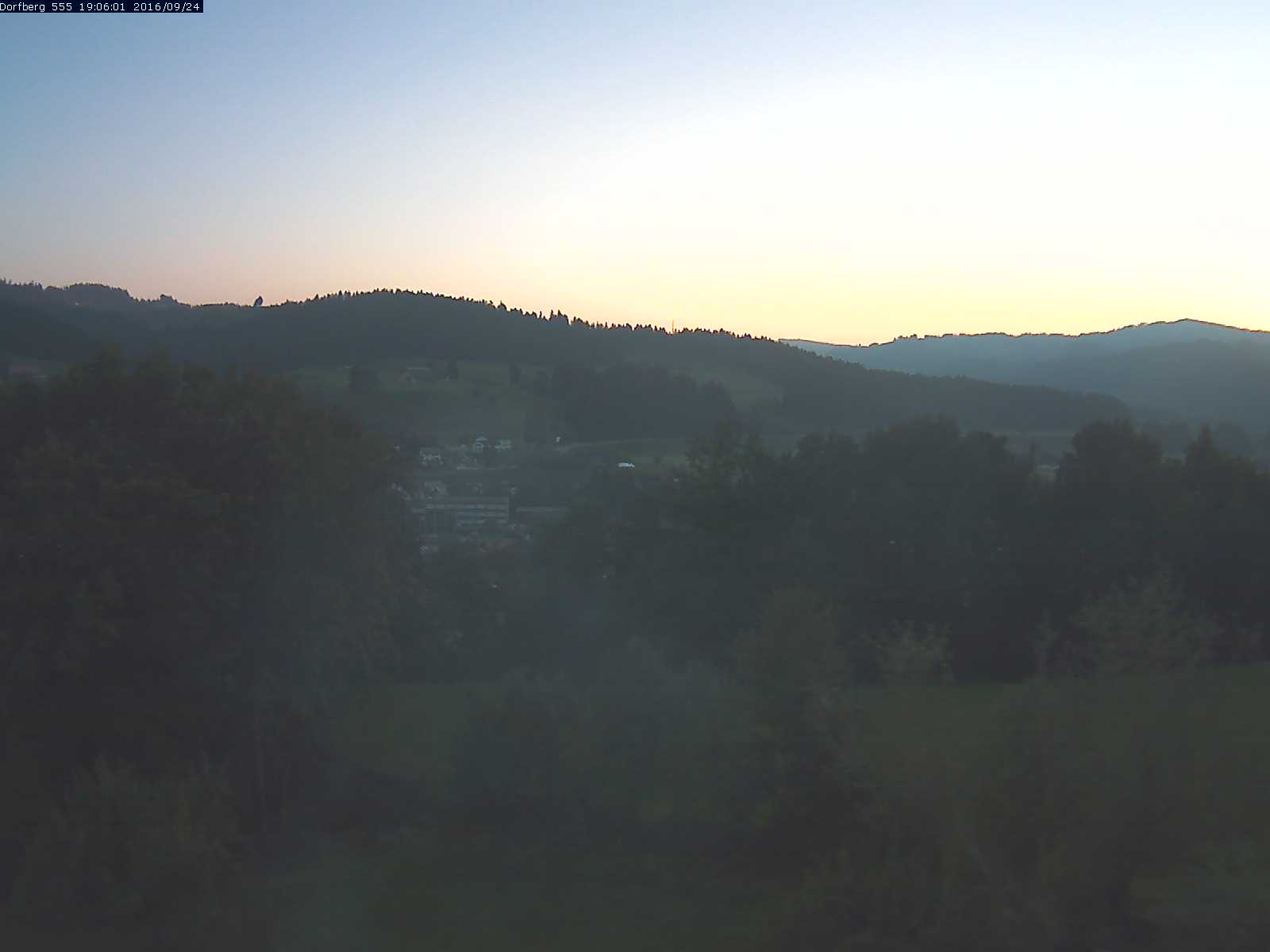 Webcam-Bild: Aussicht vom Dorfberg in Langnau 20160924-190601