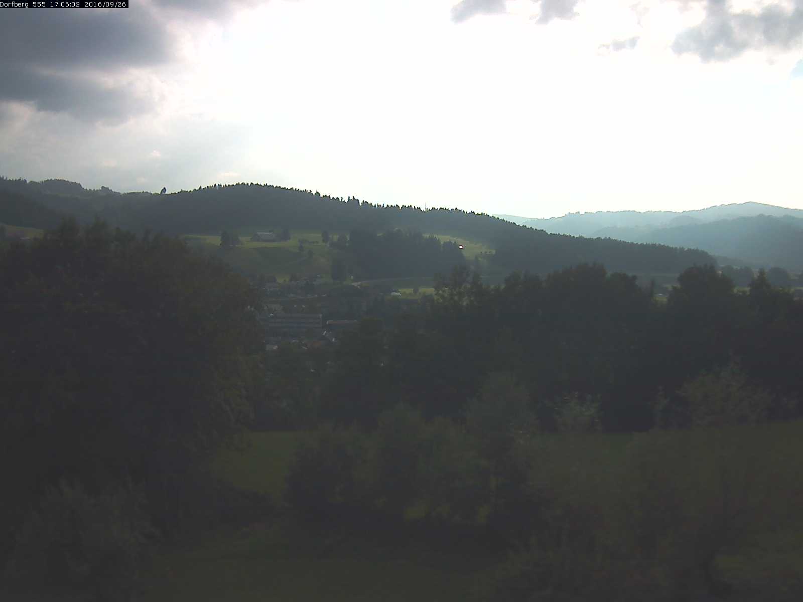 Webcam-Bild: Aussicht vom Dorfberg in Langnau 20160926-170601