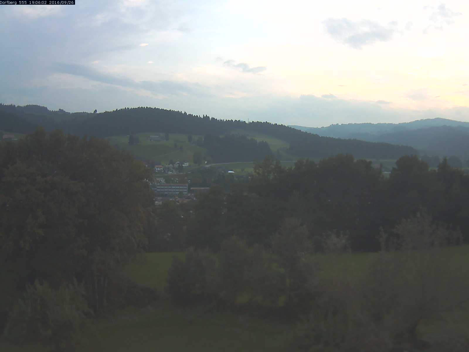 Webcam-Bild: Aussicht vom Dorfberg in Langnau 20160926-190601