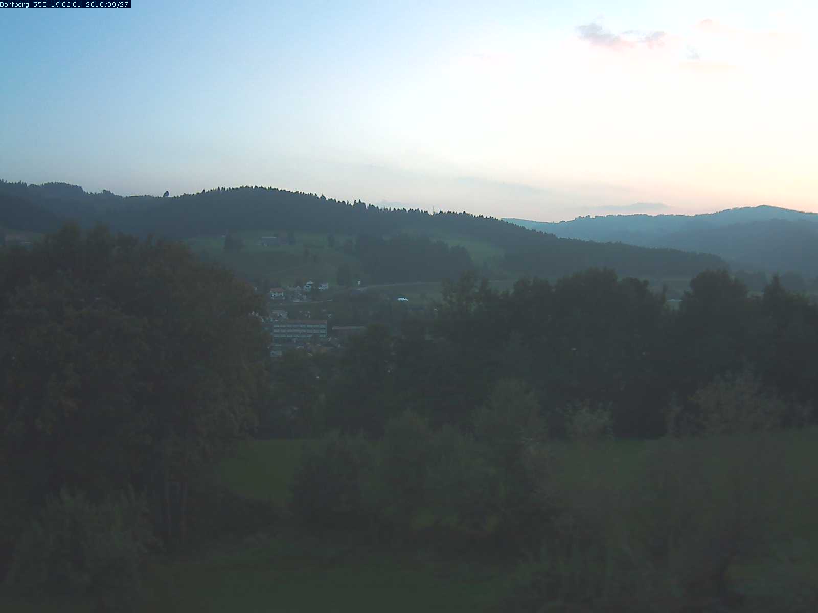 Webcam-Bild: Aussicht vom Dorfberg in Langnau 20160927-190601