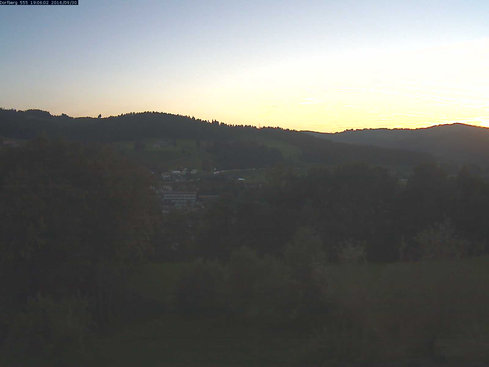 Webcam-Bild: Aussicht vom Dorfberg in Langnau 20160930-190601