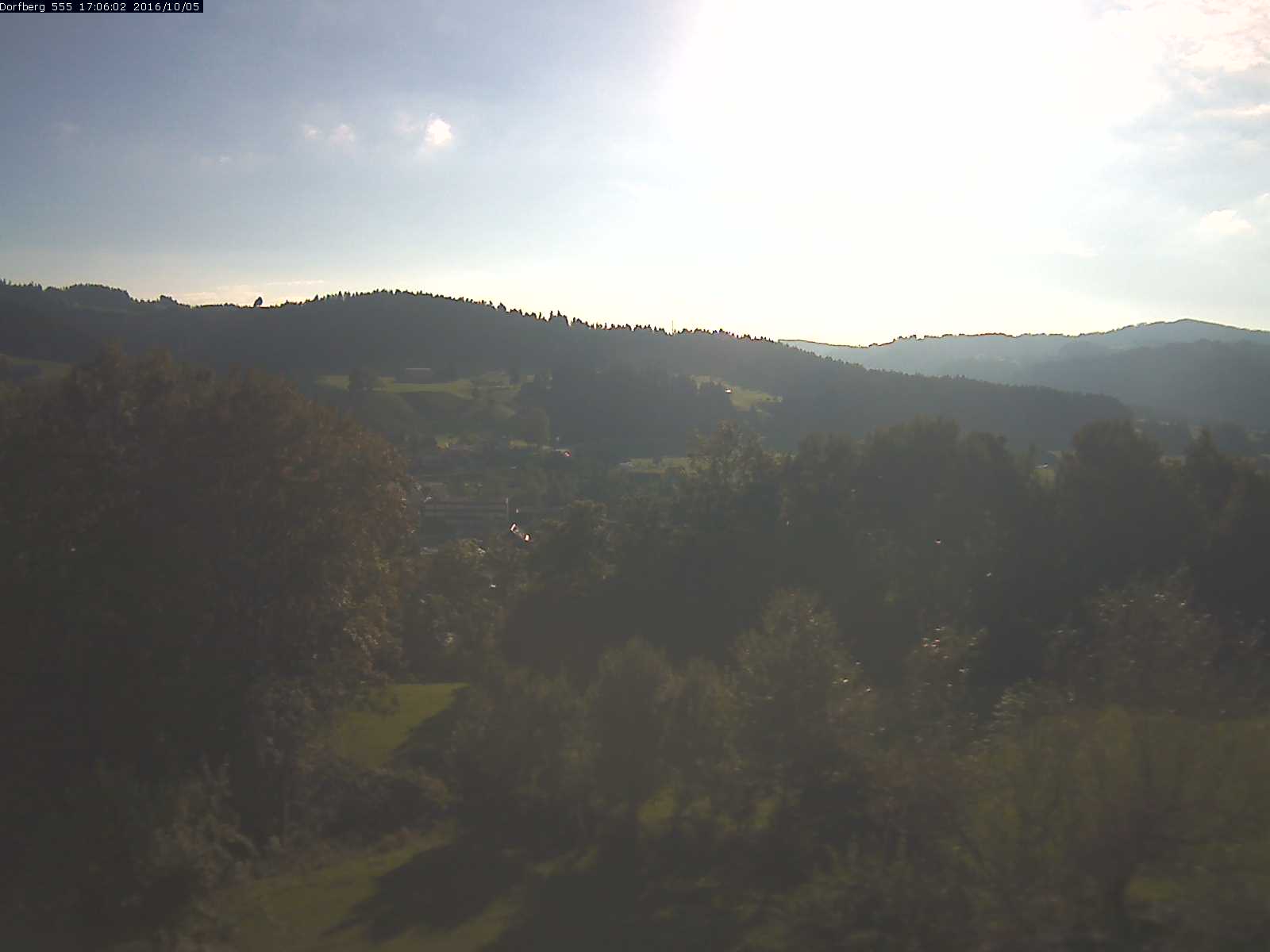 Webcam-Bild: Aussicht vom Dorfberg in Langnau 20161005-170601