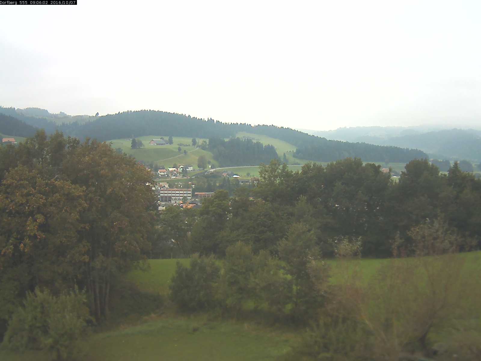 Webcam-Bild: Aussicht vom Dorfberg in Langnau 20161007-090601