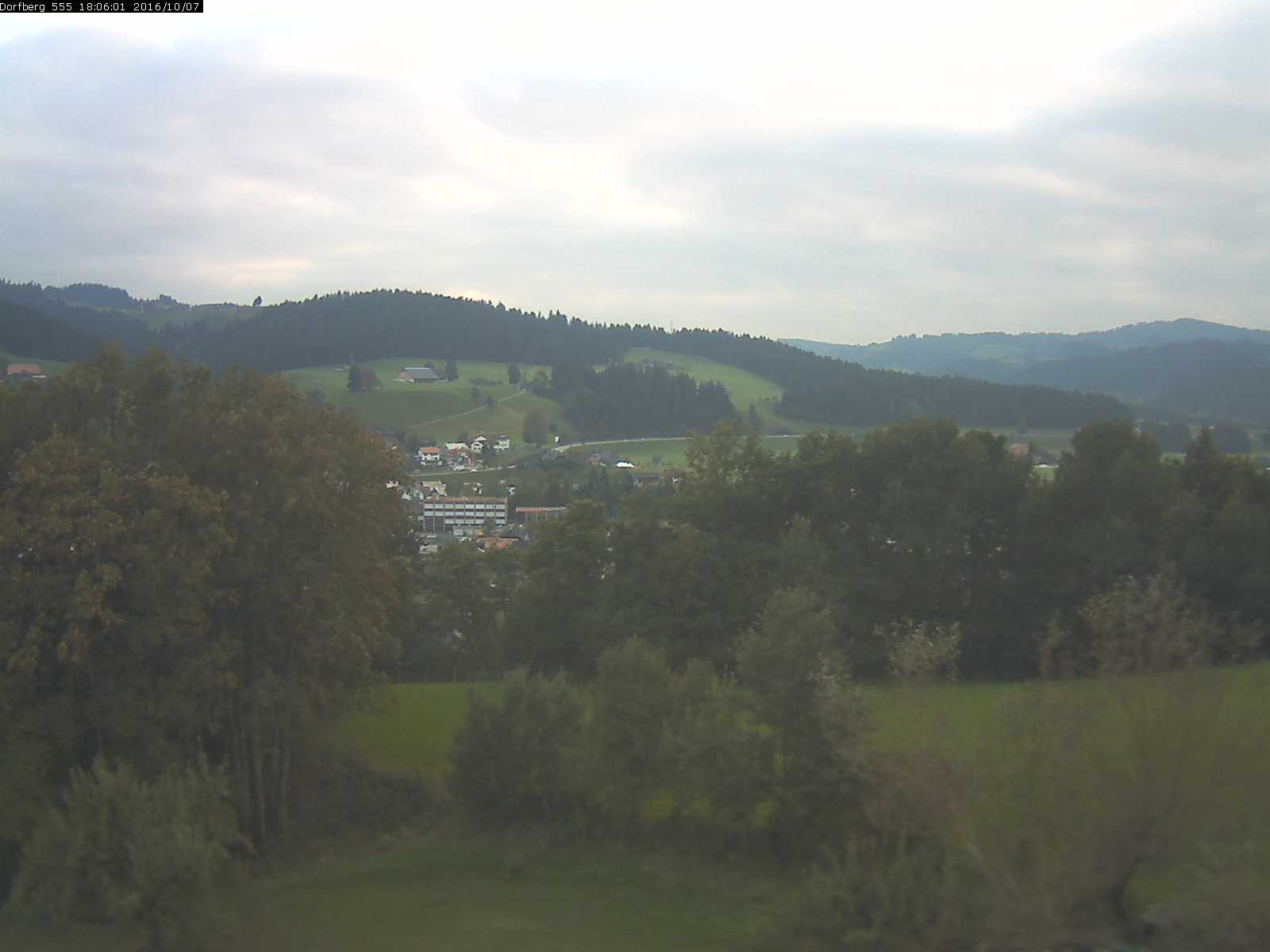 Webcam-Bild: Aussicht vom Dorfberg in Langnau 20161007-180601