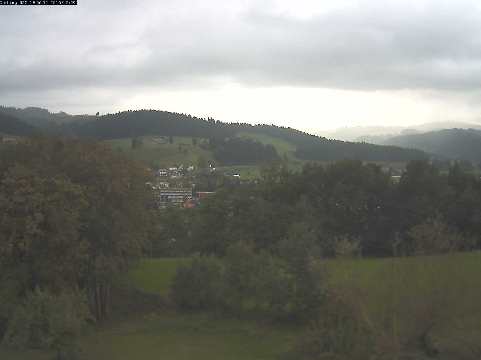 Webcam-Bild: Aussicht vom Dorfberg in Langnau 20161009-180601
