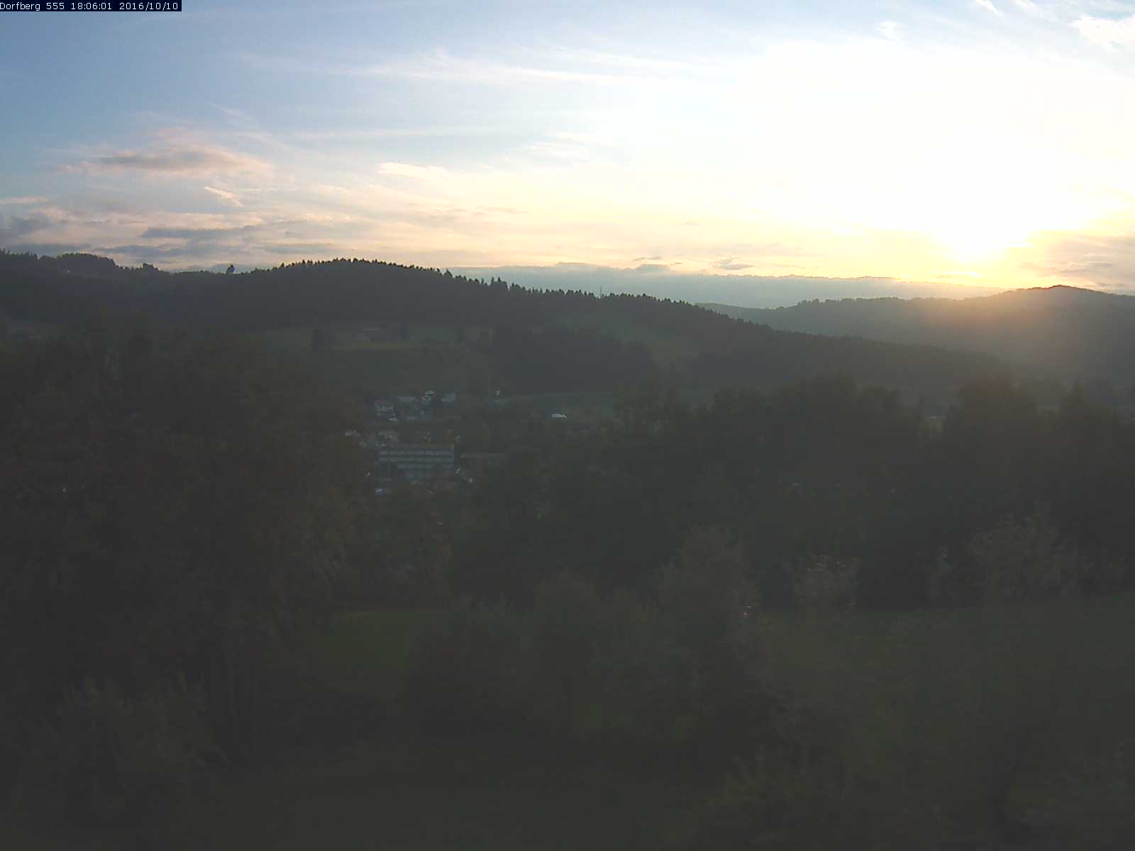 Webcam-Bild: Aussicht vom Dorfberg in Langnau 20161010-180601