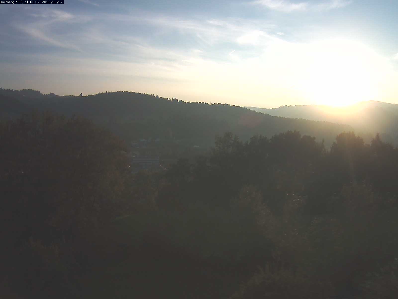 Webcam-Bild: Aussicht vom Dorfberg in Langnau 20161012-180601