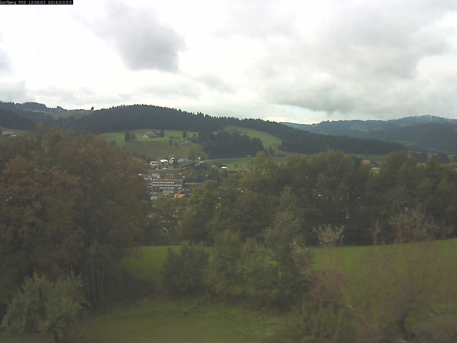 Webcam-Bild: Aussicht vom Dorfberg in Langnau 20161015-120601