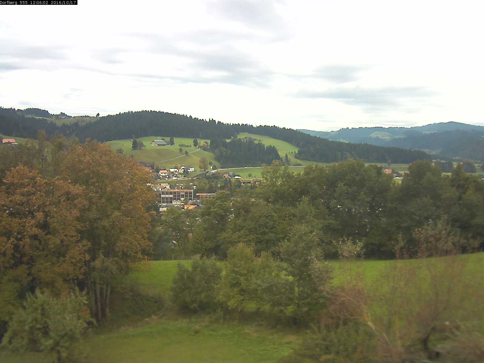 Webcam-Bild: Aussicht vom Dorfberg in Langnau 20161017-120601